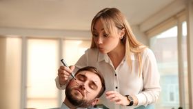 Cele mai amuzante farse de 1 aprilie 2024: Cum să îți păcălești prietenii de Ziua Păcălelilor?